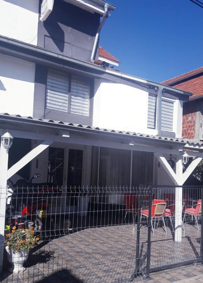 Apartmani Ni Exteriör bild
