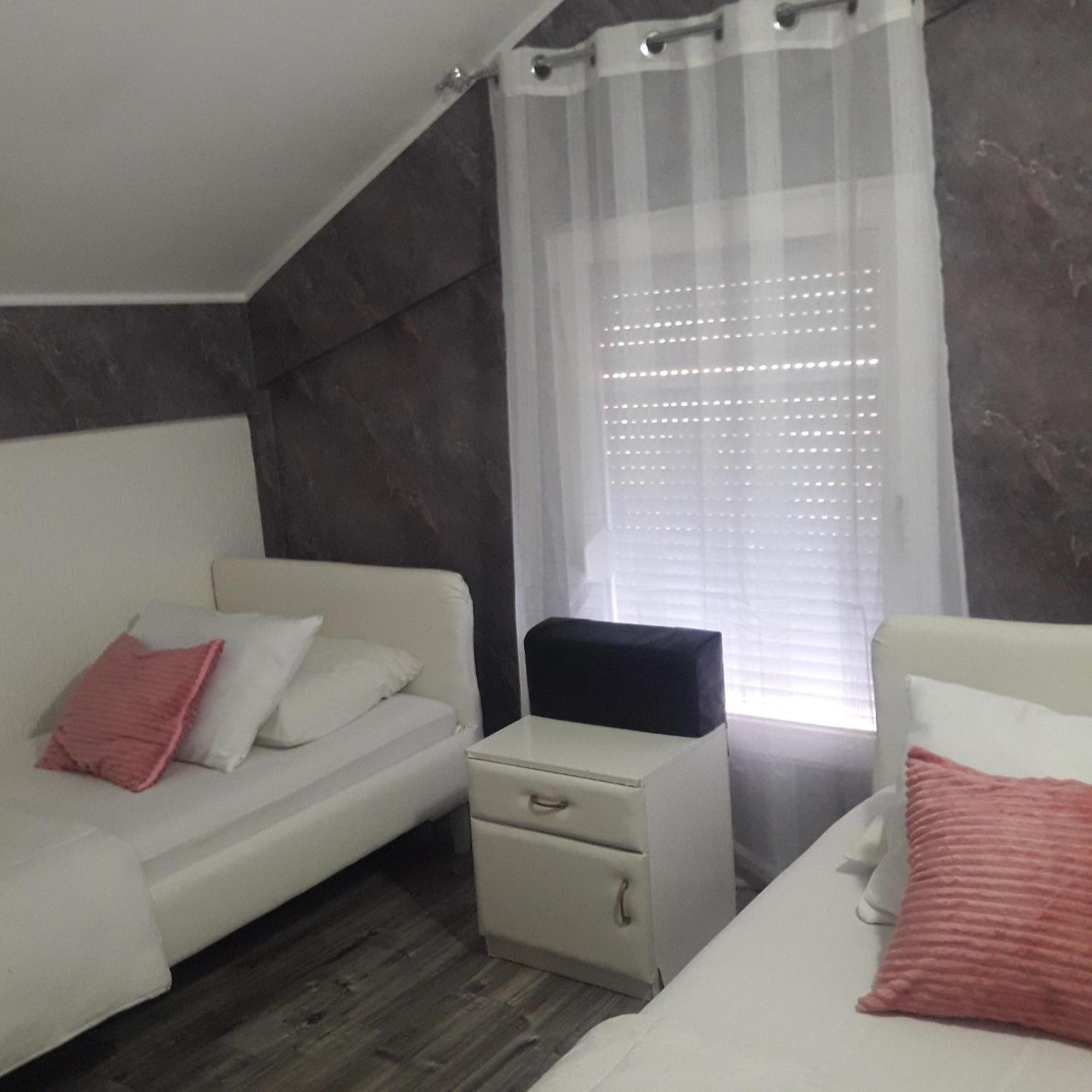 Apartmani Ni Exteriör bild